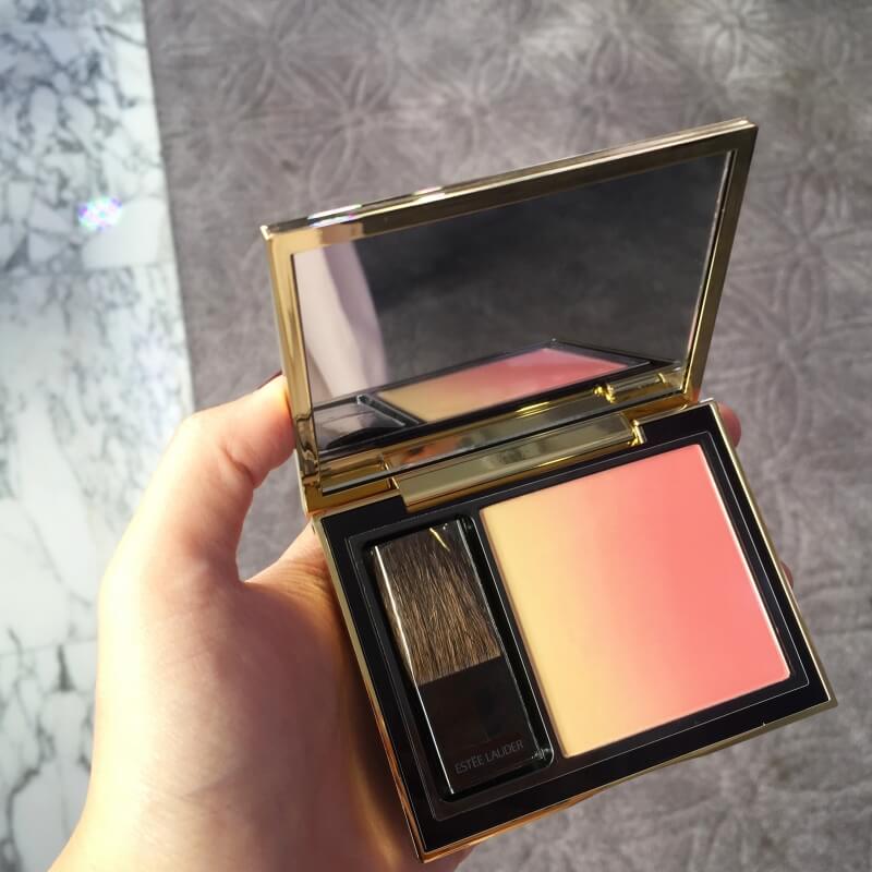 Estee Lauder Pure Color Envy Sculpting Blush #360 Witty Peach   เนื้อเนียนละเอียดมอบสัมผัสหรูหราและบางเบา มีส่วนผสม antioxidant จากสารสกัดแครนเบอรี่และโกจิเบอรี่