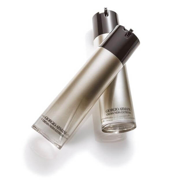 GIORGIO ARMANI Crema Nera Extrema Acqua Pantelleria Potent Treatment Lotion 30 ml.  ให้เวลาหมุนกลับไปยังจุดที่ผิวสวยที่สุดด้วยพลังฟื้นบำรุงผิวอันเหนื่อยล้าให้กลับดูสุขภาพดีสดใสชุ่มชื้นราวกับผิวใสในวัยเยาว์ เซรั่มเนื้อโลชั่นที่ชะลอริ้วรอยนี้เต็มไปด้วยคุณค่าจากพืชพรรณทางธรรมชาติจากเกาะ Pantelleria อันบริสุทธิ์ เมื่อสัมผัสกับผิวสูตรสัมผัสกึ่งเจลจะแปรเปลี่ยนเป็นน้ำมอบความชุ่มชื่นเข้มข้นแต่สบายผิว ให้ผิวรู้สึกถึงความนุ่มและยืดหยุ่นไร้ริ้วรอย