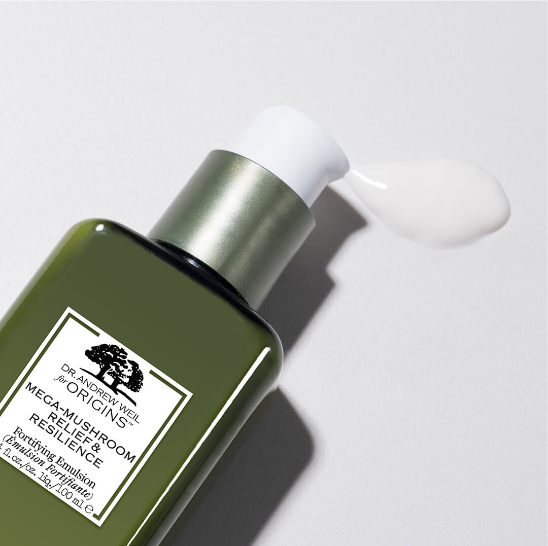 Origins Mega-Mushroom Relief & Resilience Fortifying Emulsion 30 ml เนื้อสัมผัสบางเบา ซึมไว ไม่เหนอะหนะผิว ลดความตึงเครียดผิว ช่วยให้รู้สึกสดชื่นผ่อนคลาย